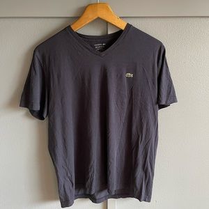 Lacoste t-shirt worn a few time. Great condition!!